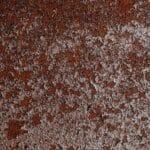 Zbliżenie zardzewiałej, chropowatej powierzchni metalowej