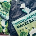 Biodegradowalne foliopaki i koszulka promująca ekologiczne opakowania