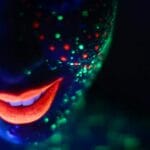 Chemia fluorescencji: dlaczego niektóre związki świecą w UV?